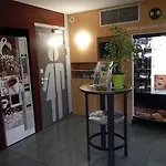 Laval מלון Changé