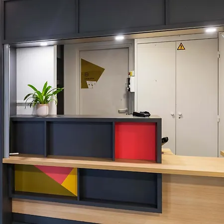 Hotel Laval 2*