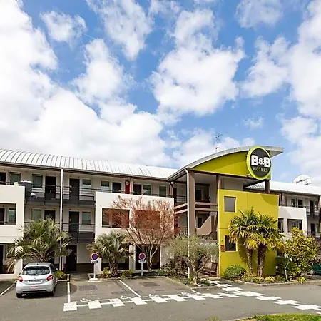Hotel Laval 2*