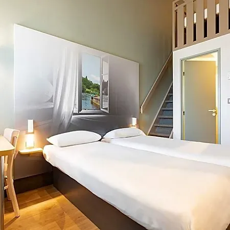 Hotel Laval 2*