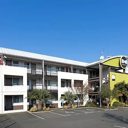 Hotel Laval 2*