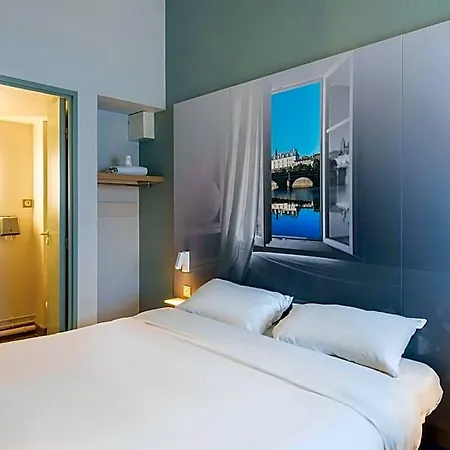 Hotel Laval 2*