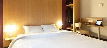 Hotel Laval Changé