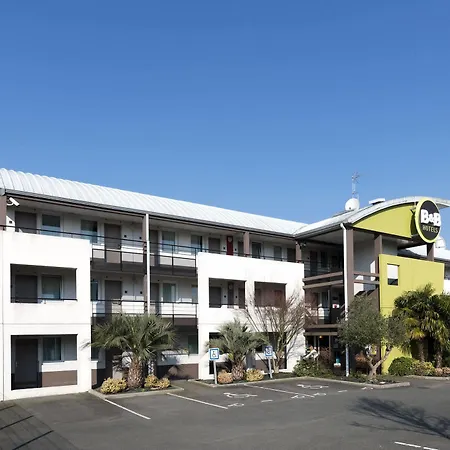Hotel Laval 2*