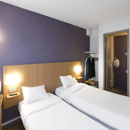Laval Hotel 2*