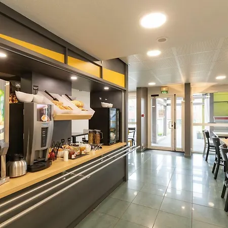 Hotel Laval 2*