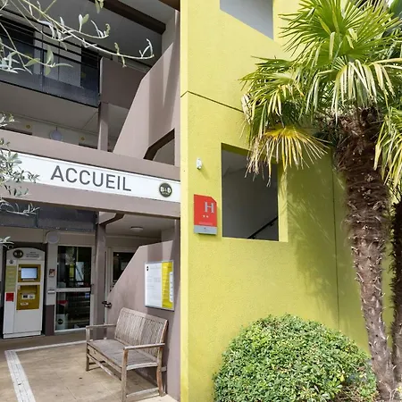 Hotel Laval 2*